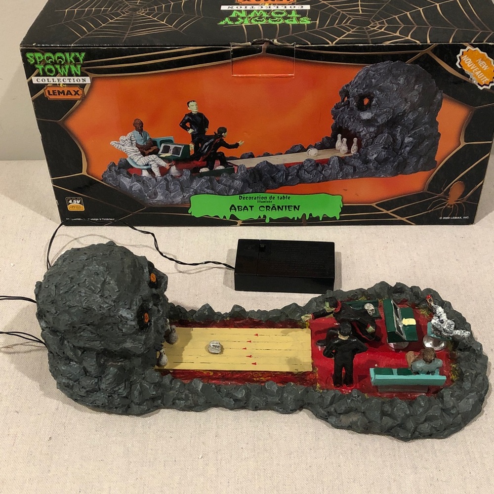 LEMAX Spooky Town “Heads Will Roll” Monster Bowling Alley Lighted Pls Read